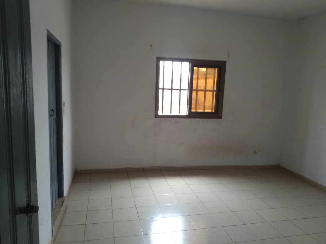N° 4293 :
                            Chambre salon à louer , Togo2000, Lome, Togo : 35 000 XOF/mois